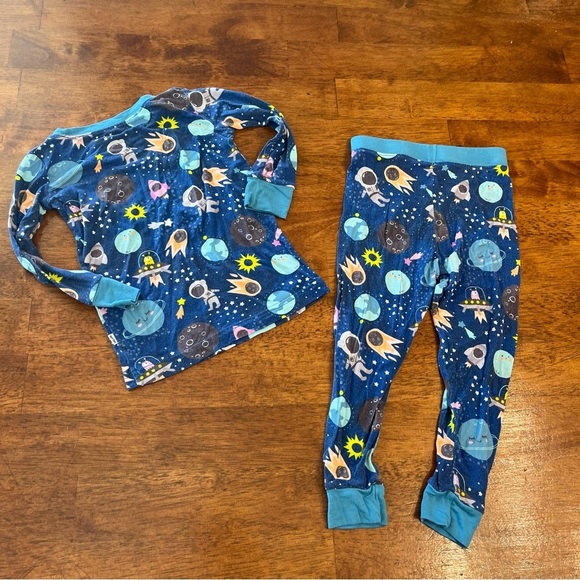 Little Sleepies Space 2 pc pajamas blue size 12-18 months - Picture 6 of 6